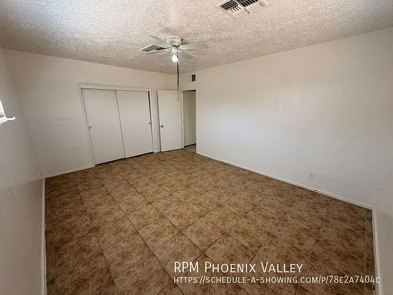 2524 W Jefferson St — Photo 15