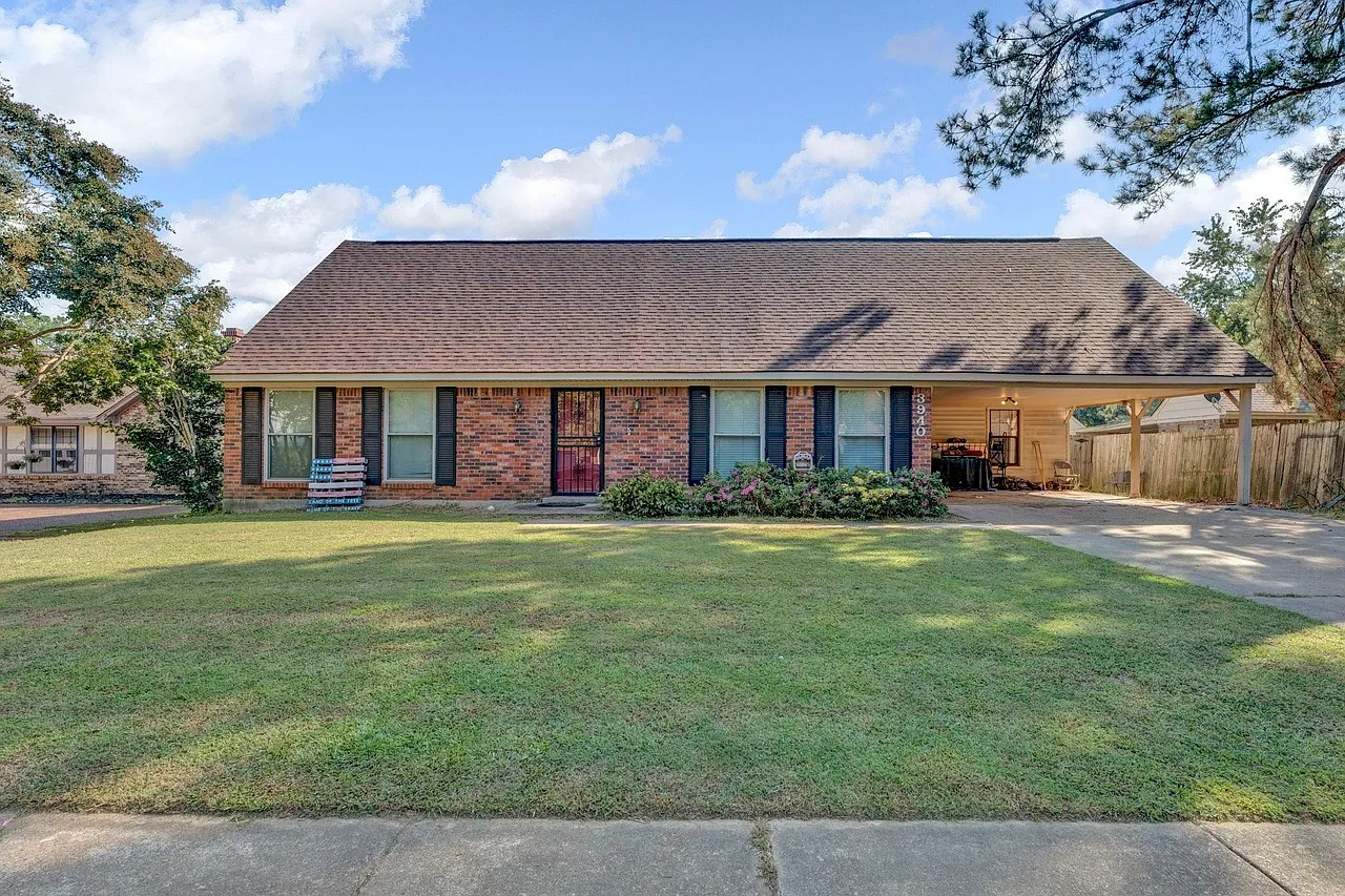 4 bed, $3,000 — Photo 1