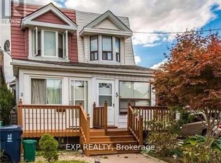 3 Holmesdale Cres, Toronto, ON M6E 1Y3