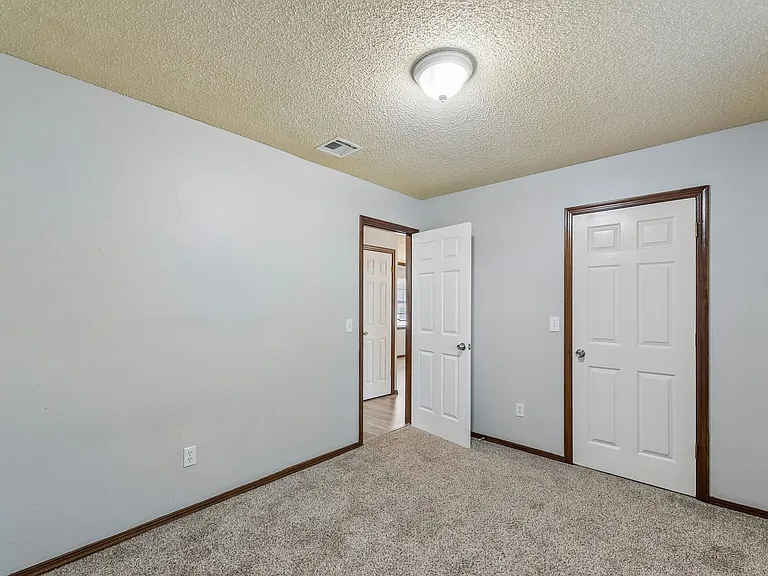 3401 E Noble Dr — Photo 20