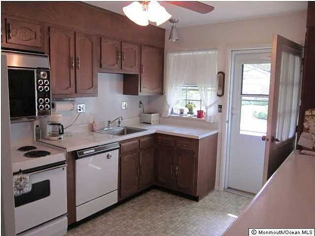 2nd image of 98 Buckingham Drive #A