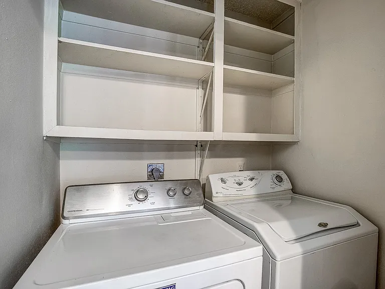 1717 Palisades Dr — Photo 3