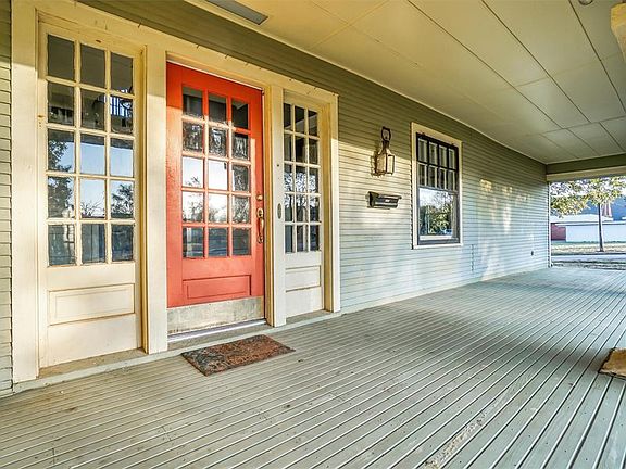 3rd image of 603 N College St