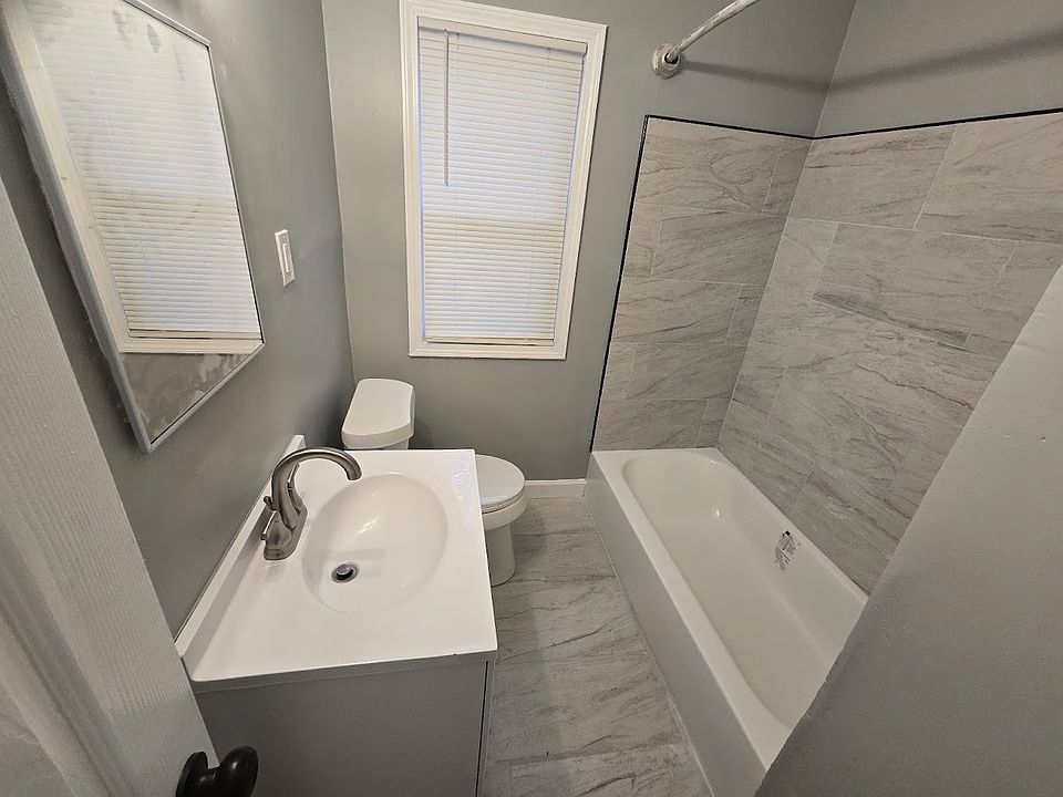 16433 Manning St, photo 10