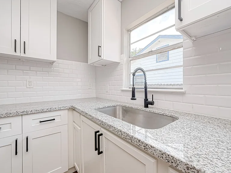 6715 Victoria St — Photo 7