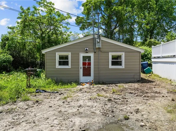 26 Avon Ave, Warwick, RI 02889