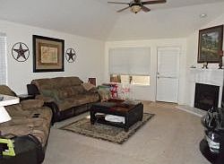 4th image of 1014 Oak Hollow Ln