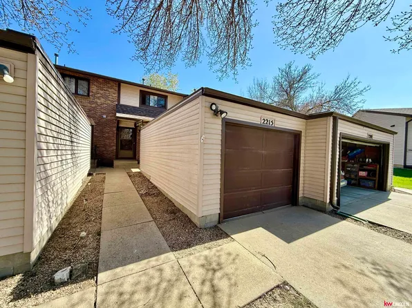 2215 Southwood Pl, Lincoln, NE 68512