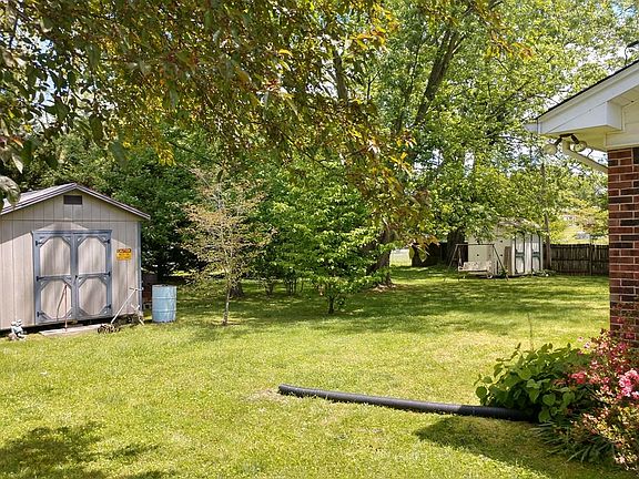 3rd image of 327 Williams Cir