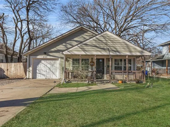 227 N Iowa St, Olathe, KS 66061