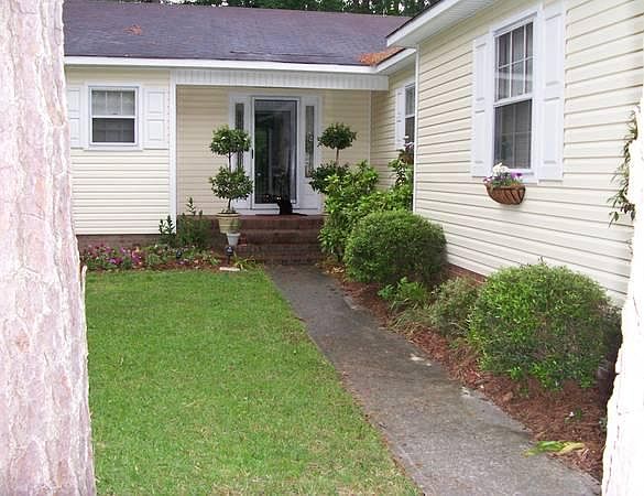 1st image of 403 Greenwood Dr