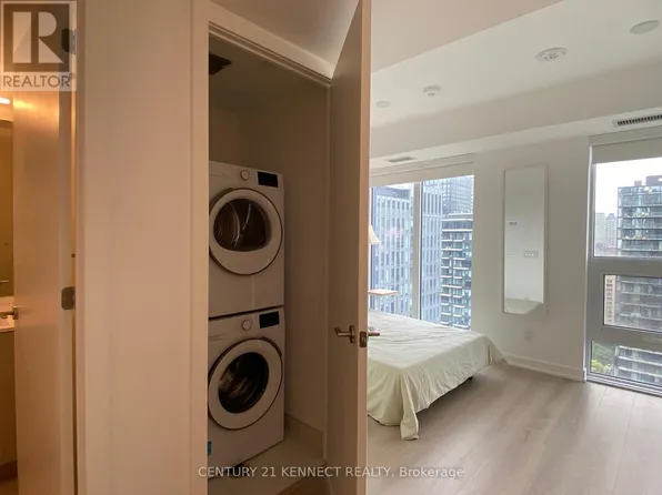 100 Queen St E #3311, Toronto, ON M5C 0B5
