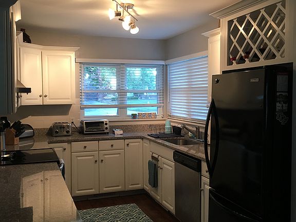 4th image of 218 Pleasant Grove Ave