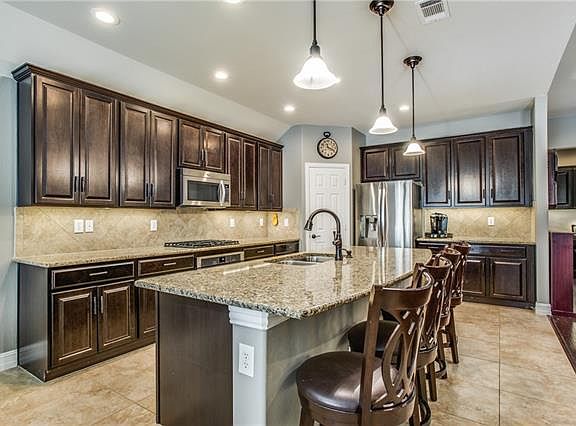 3rd image of 608 Peterhouse Dr