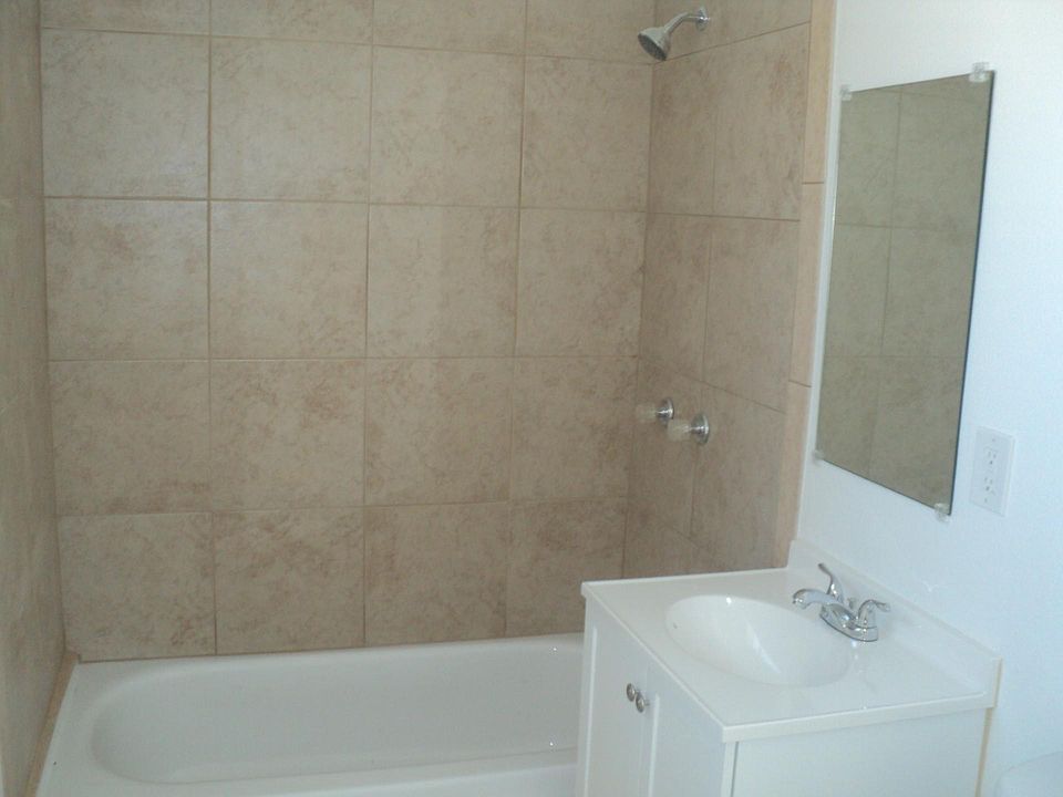 2nd image of 34961 Cedar Rd