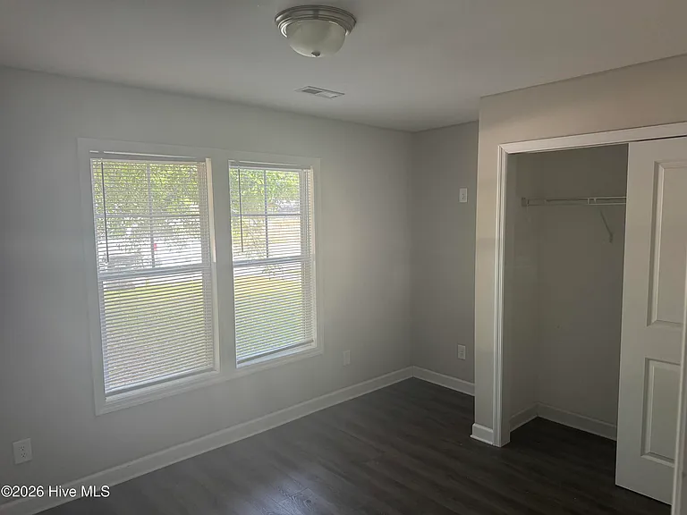 214 Jordan Ln — Photo 7