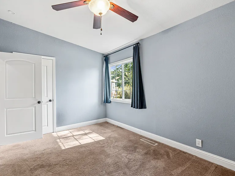 2nd smaller bedroom