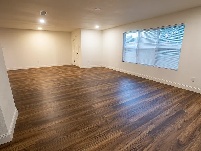2410 Maxwell Dr — Photo 6