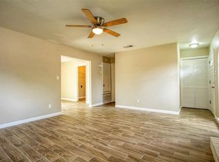 1556 Silverpines Rd #1/556, Houston, TX 77062