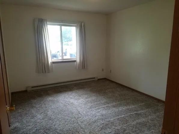 3013 Bongey Dr, 3013 Bongey Dr APT 8, Menomonie, WI 54751