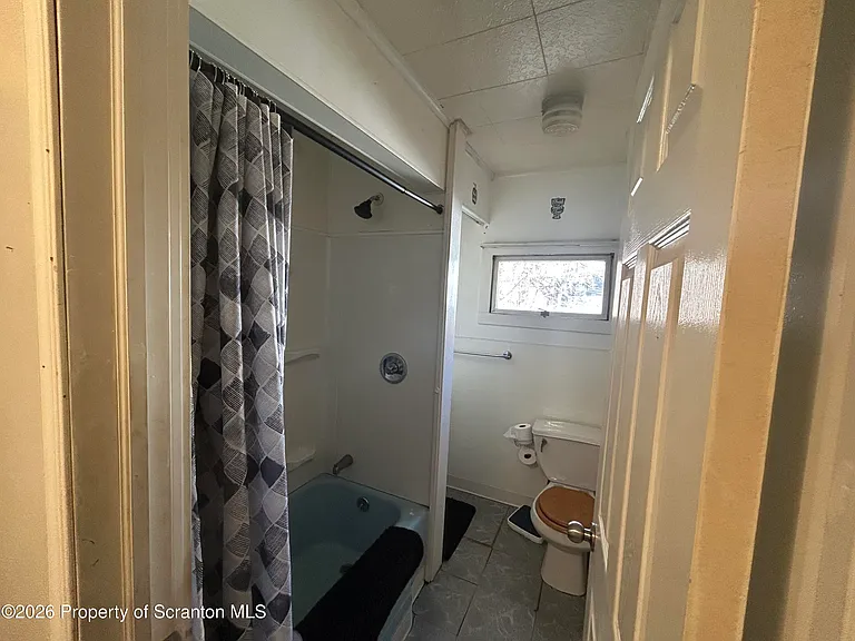 945 Woodlawn St — Photo 9