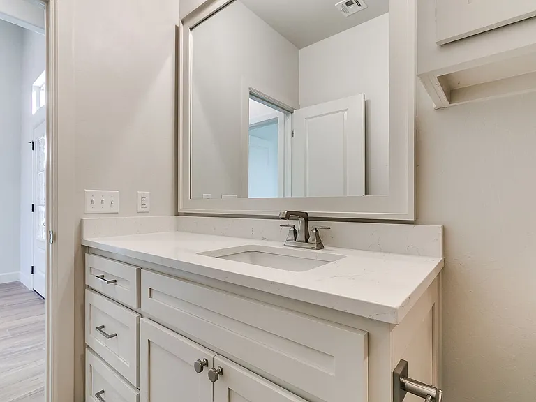 16025 Zamora Ln — Photo 8