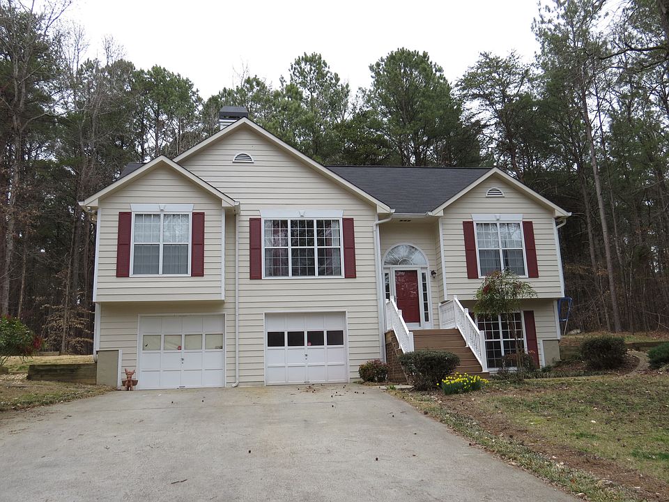 Private and wooded lot