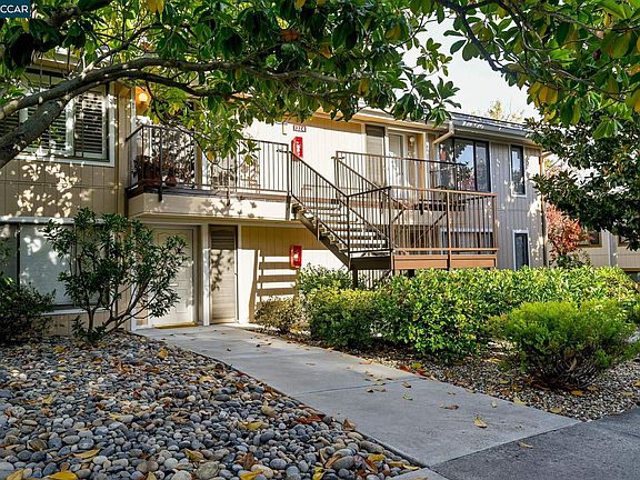 3rd image of 1324 Singingwood Ct APT 3