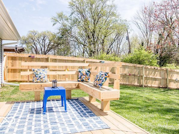 2763 Streamside Dr, Columbus, IN 47203
