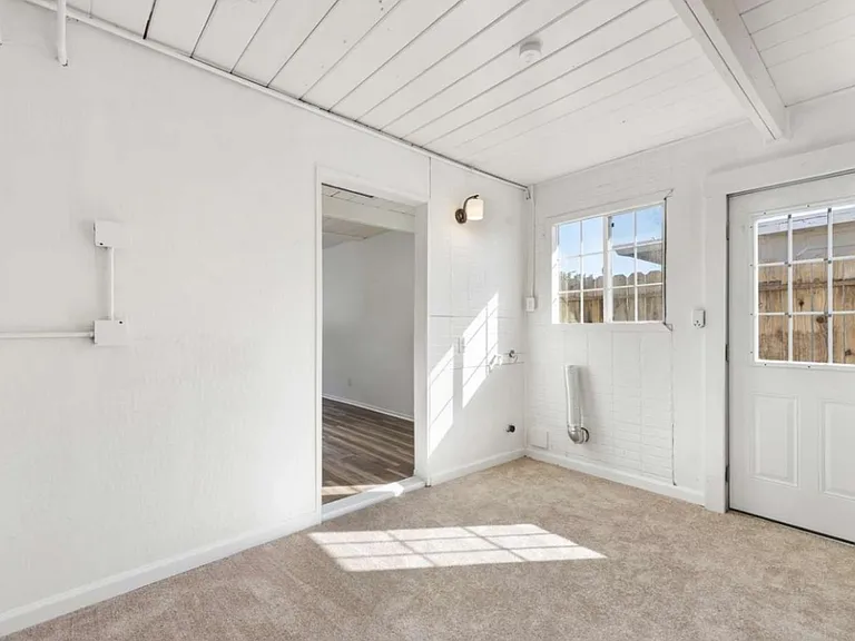 1024 Tyler St — Photo 10