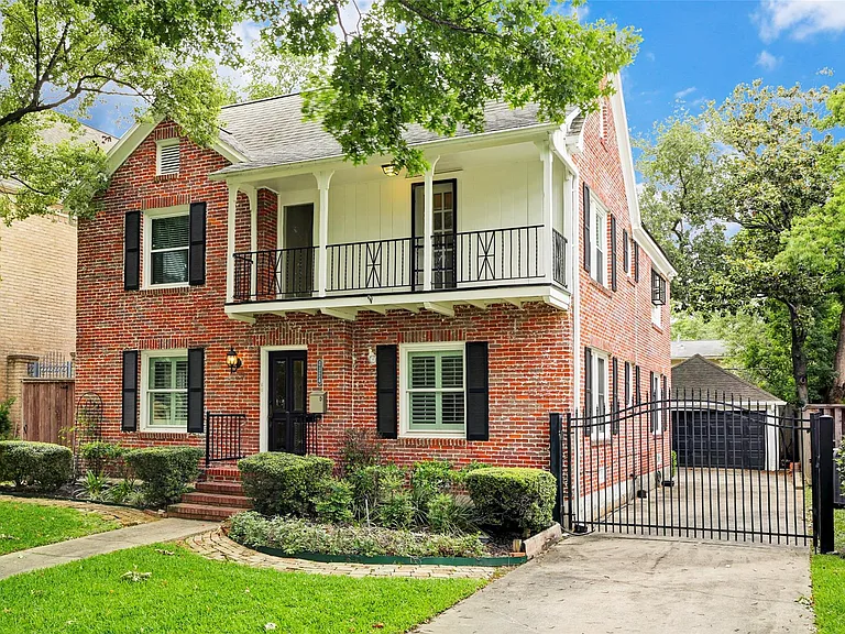 2324 Goldsmith St #B — Photo 2