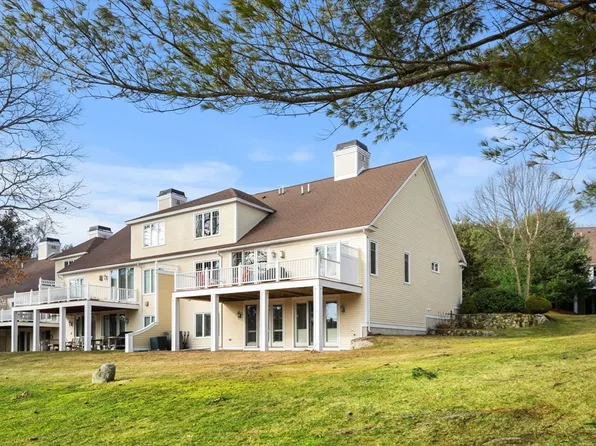 8 Swan Ln Unit 8, Andover, MA 01810