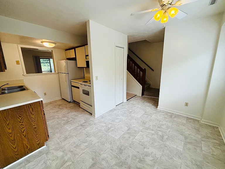 253 Fairfax Rd — Photo 7