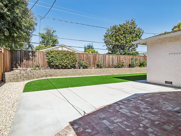 987 Camellia Way — Photo 2