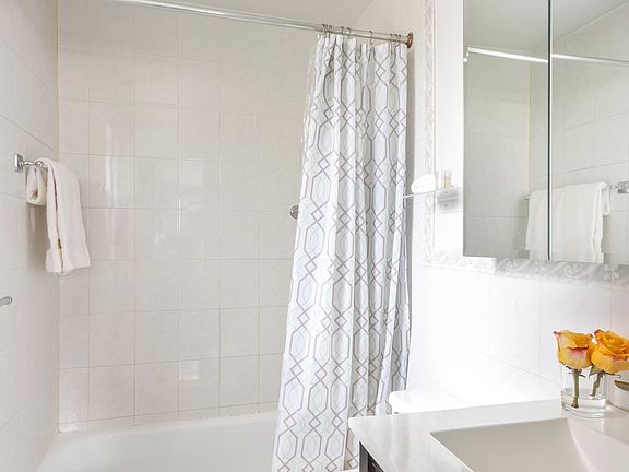 5th image of 333 E 79th St APT 7X