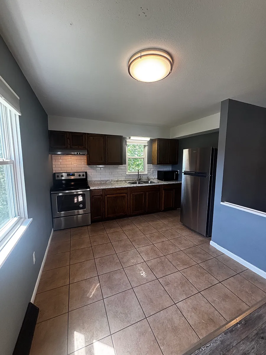Building Photo - 103 Redwood Rd #103