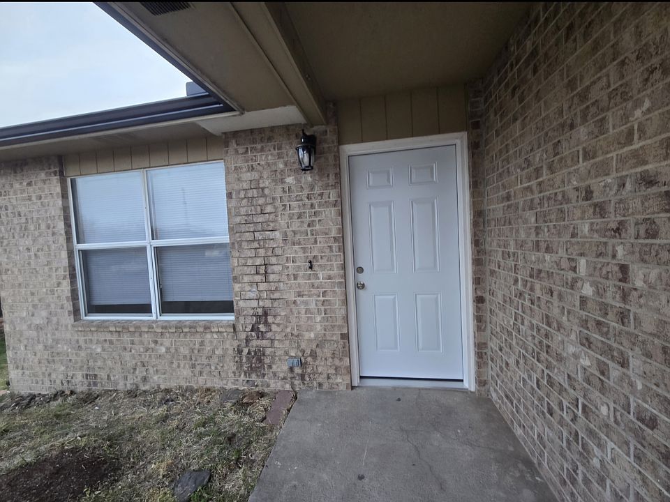 1st image of 5800 Sara St #B
