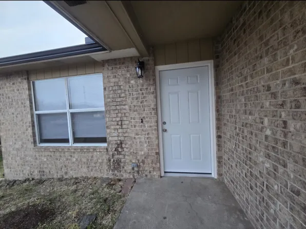 5800 Sara St #B, Fayetteville, AR 72704