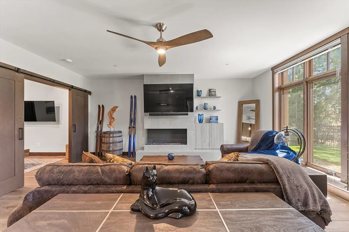 2 bed, 1877 sqft, $14,000 — Photo 4