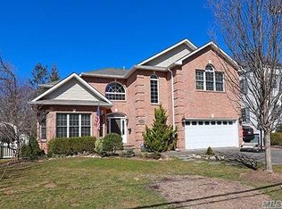 2211 Loines Ave, Merrick, NY 11566