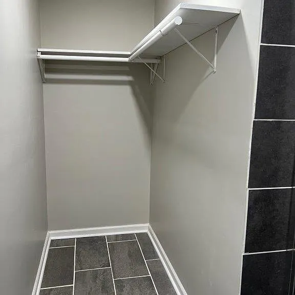 408 Brooke Dr — Photo 1