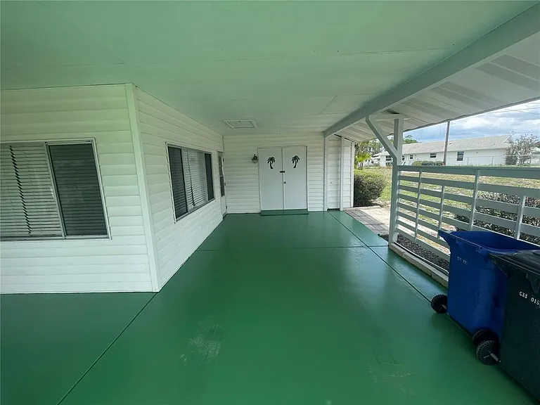 701 Cypress Pl — Photo 2