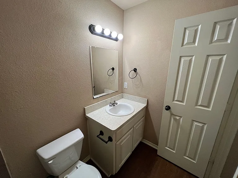 2701 Lovers Ln — Photo 15