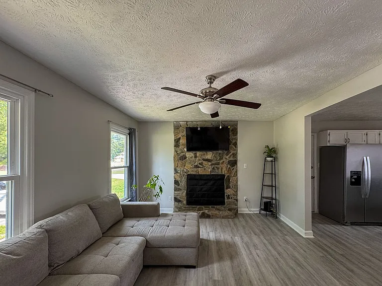 1025 Rim Rd — Photo 2