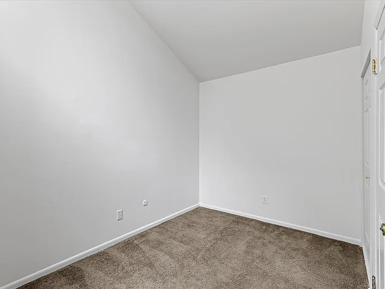 703 Camelback Ct — Photo 5