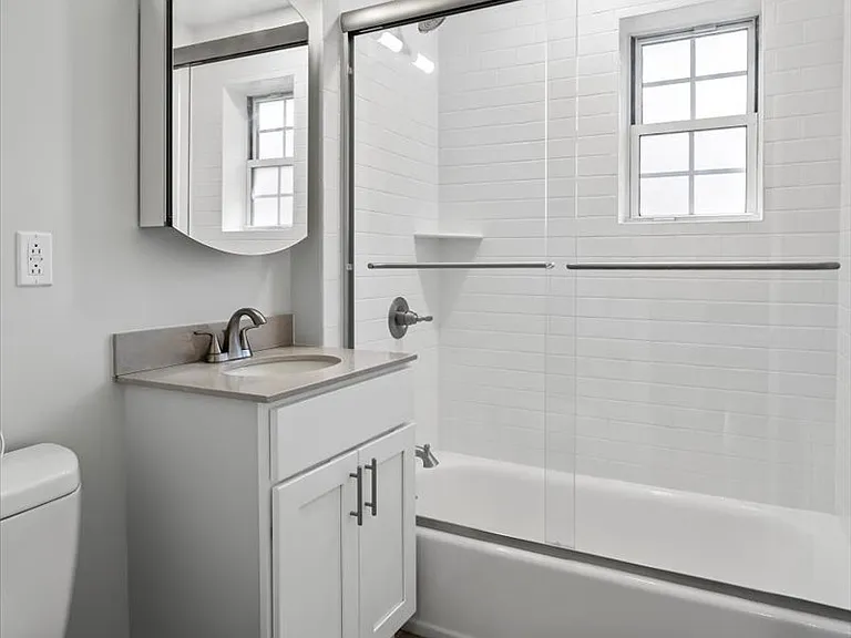 Whitehall Apartments — Photo 14