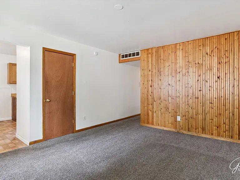 8684 Republic Ave — Photo 6