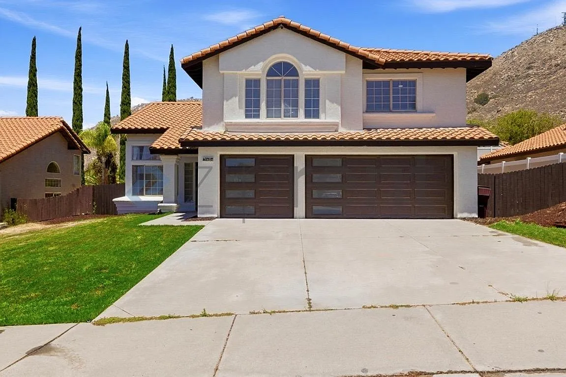 5 bed, 2.5 bath, 2321 sqft, $3,950 — Photo 2