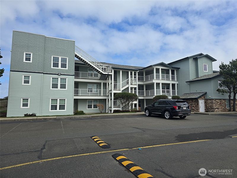 3rd image of 1600 W Ocean Avenue #1021