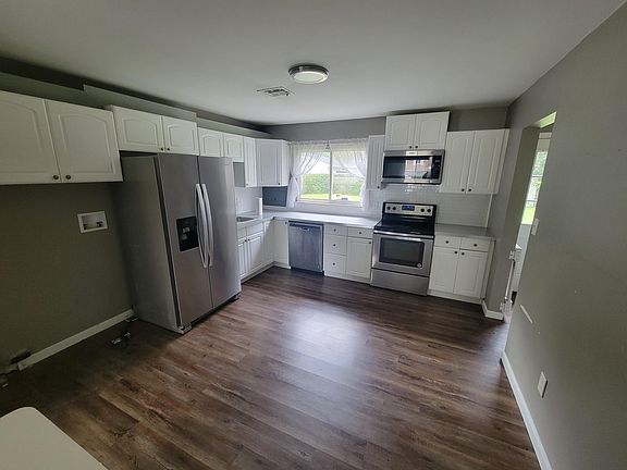 4th image of 1043 Conant Dr